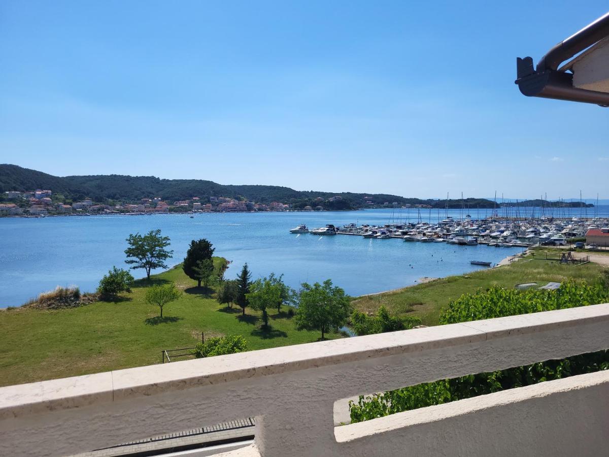 Apartmani Mira Supetarska Draga Eksteriør billede