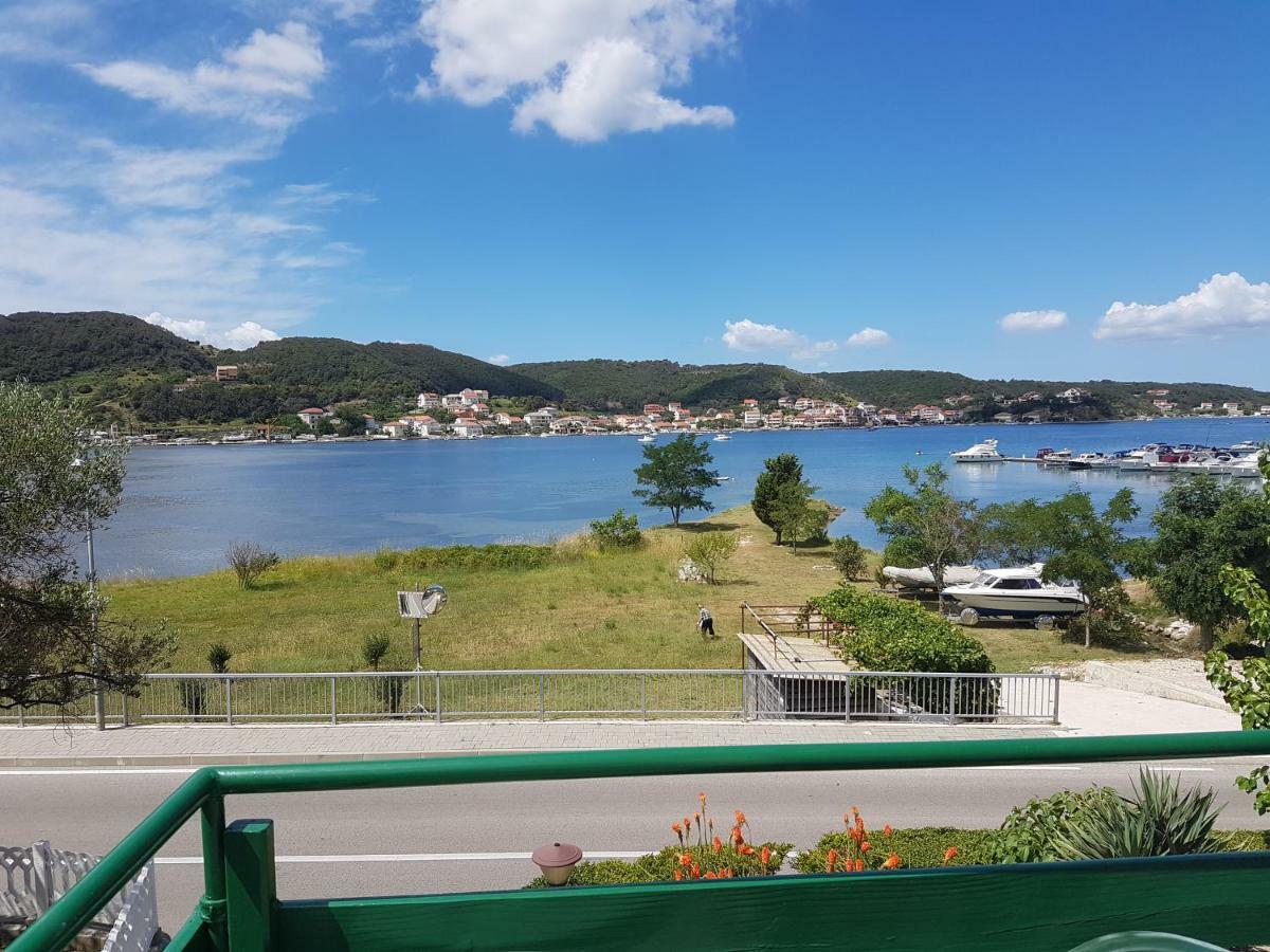 Apartmani Mira Supetarska Draga Eksteriør billede